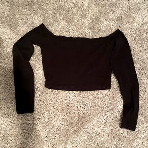 Black long sleeve crop top